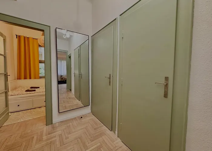 Azure - Modern 2br